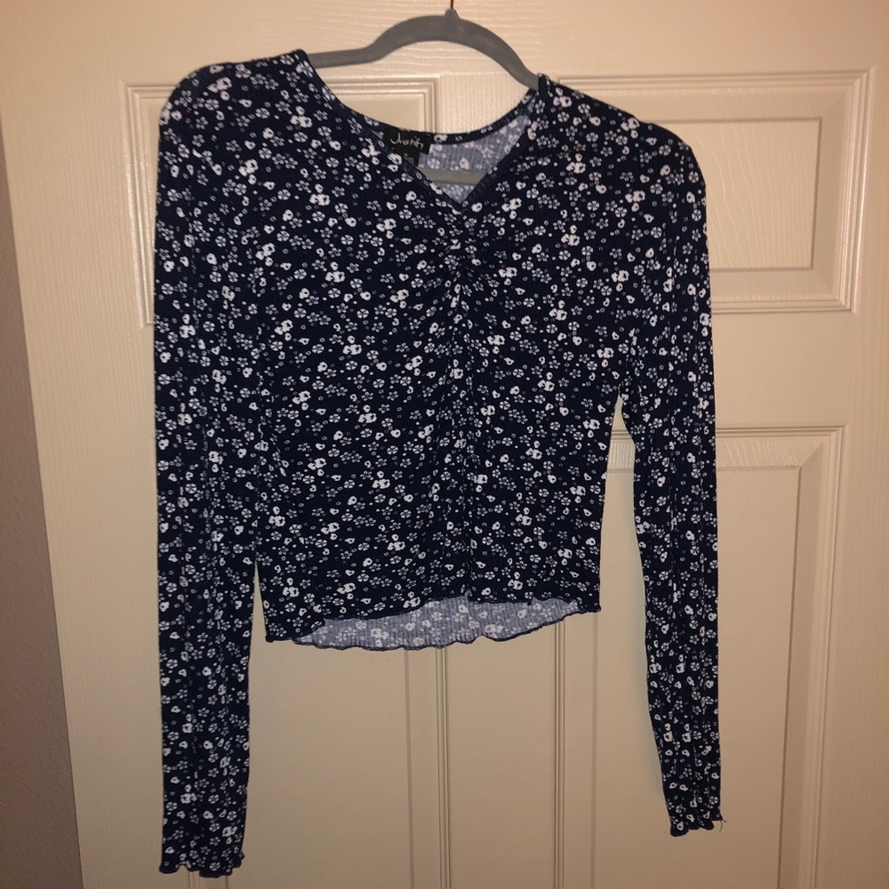 Long sleeve shirt (size medium)